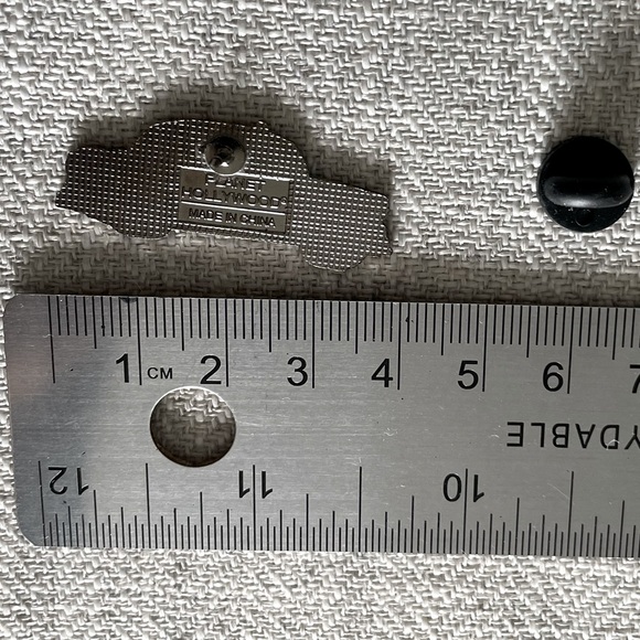 Planet Hollywood NYC Cab Pin - Picture 2 of 2